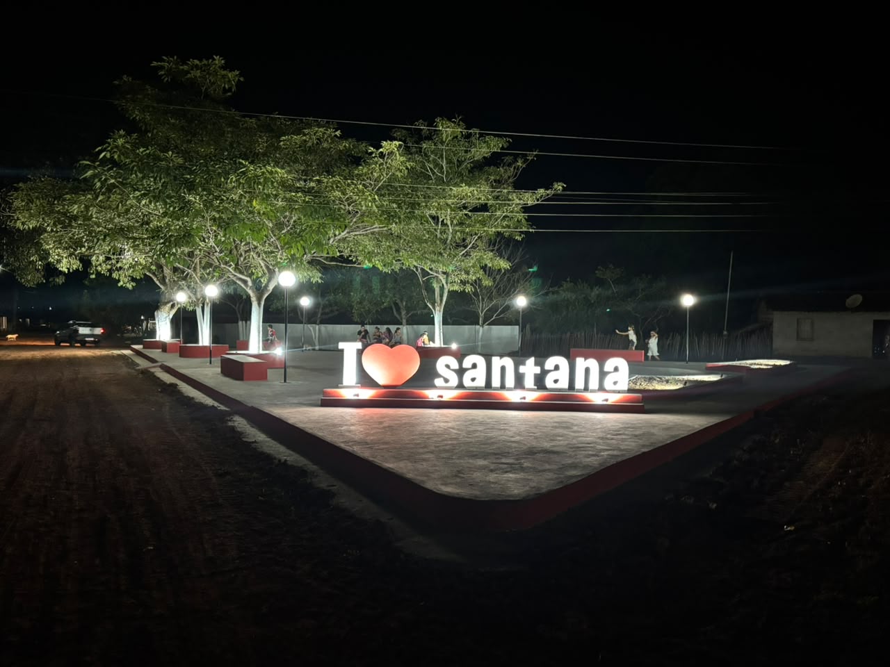 Prefeitura de Bequimão fortalece infraestrutura em Santana com nova praça, recuperação de ruas e da estrada de acesso